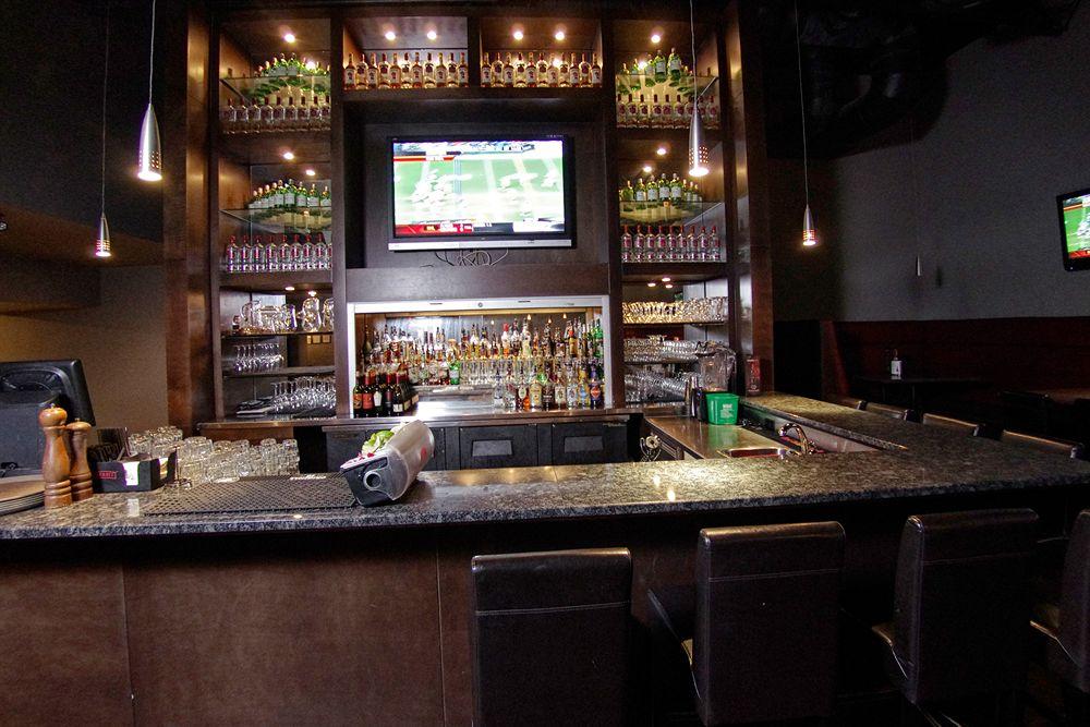 Clarion Hotel&Suites Brandon Esterno foto