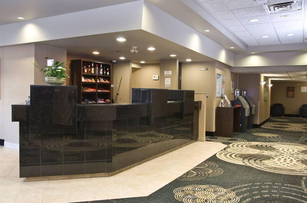 Clarion Hotel&Suites Brandon Esterno foto