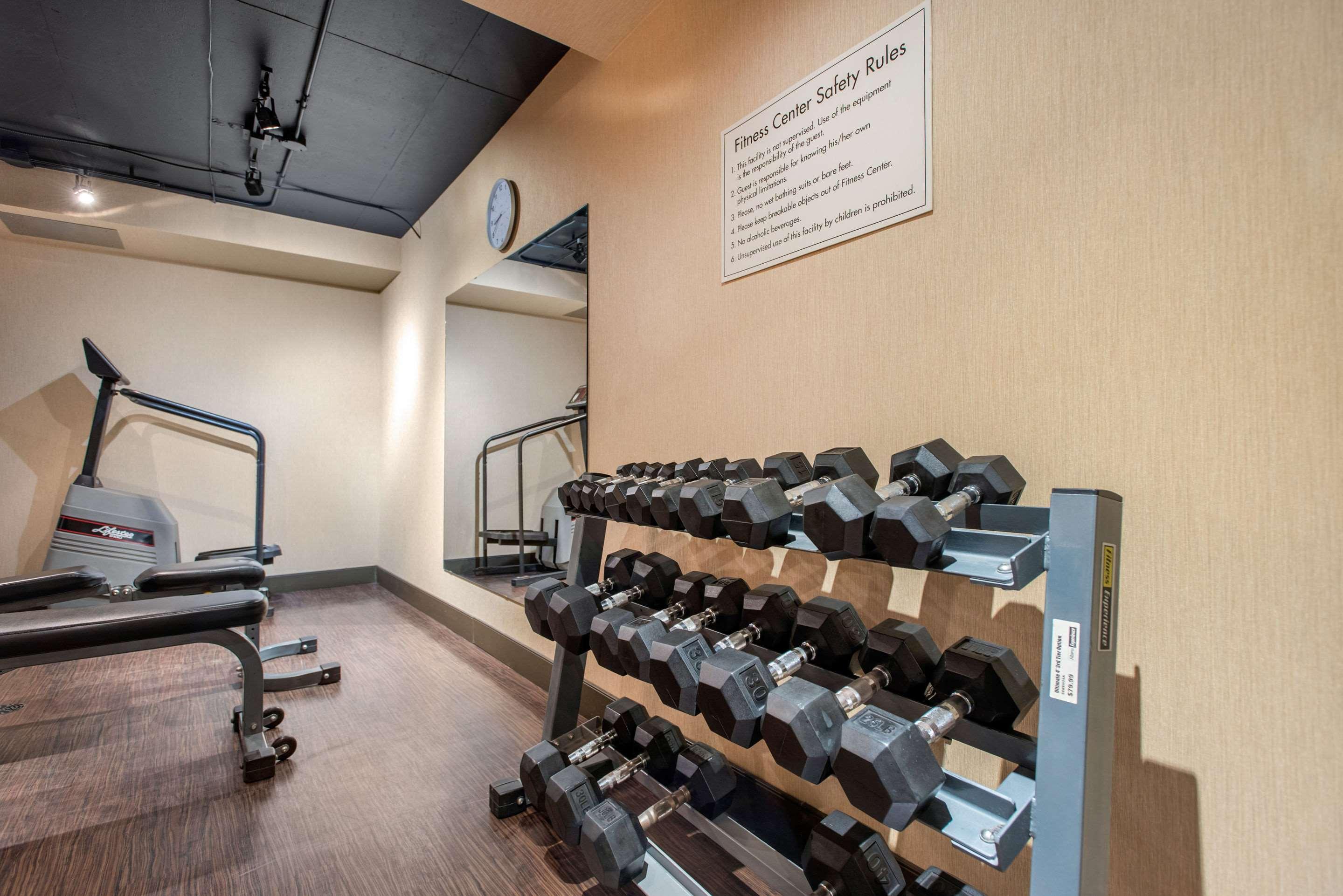 Clarion Hotel&Suites Brandon Esterno foto