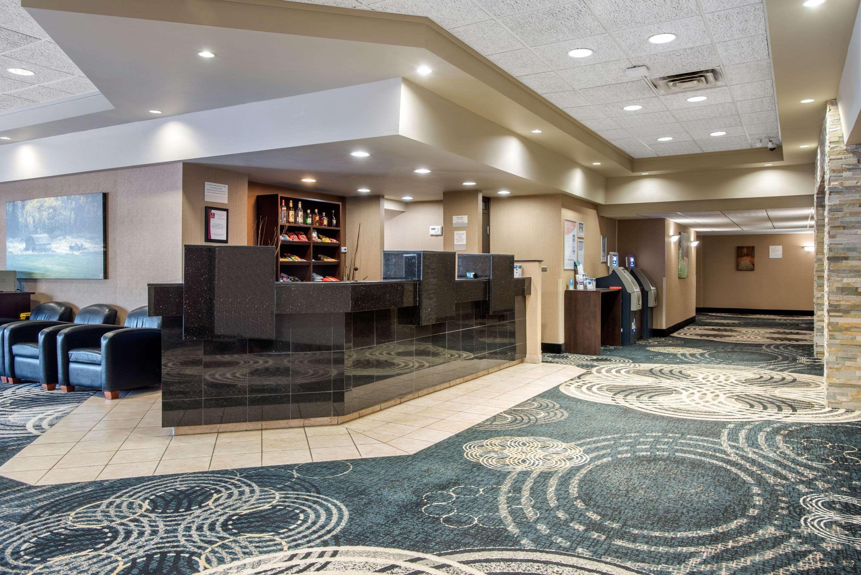 Clarion Hotel&Suites Brandon Esterno foto
