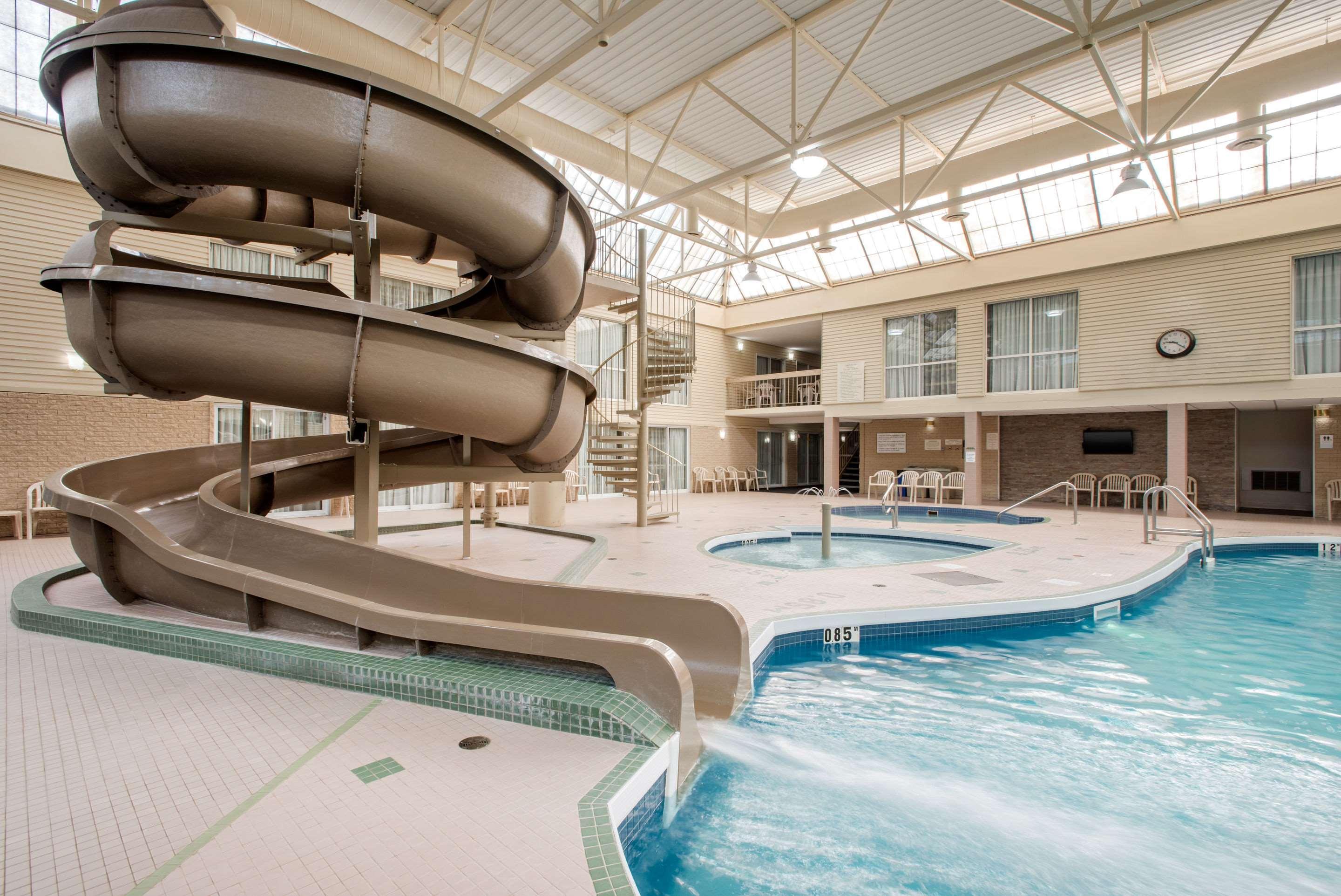 Clarion Hotel&Suites Brandon Esterno foto