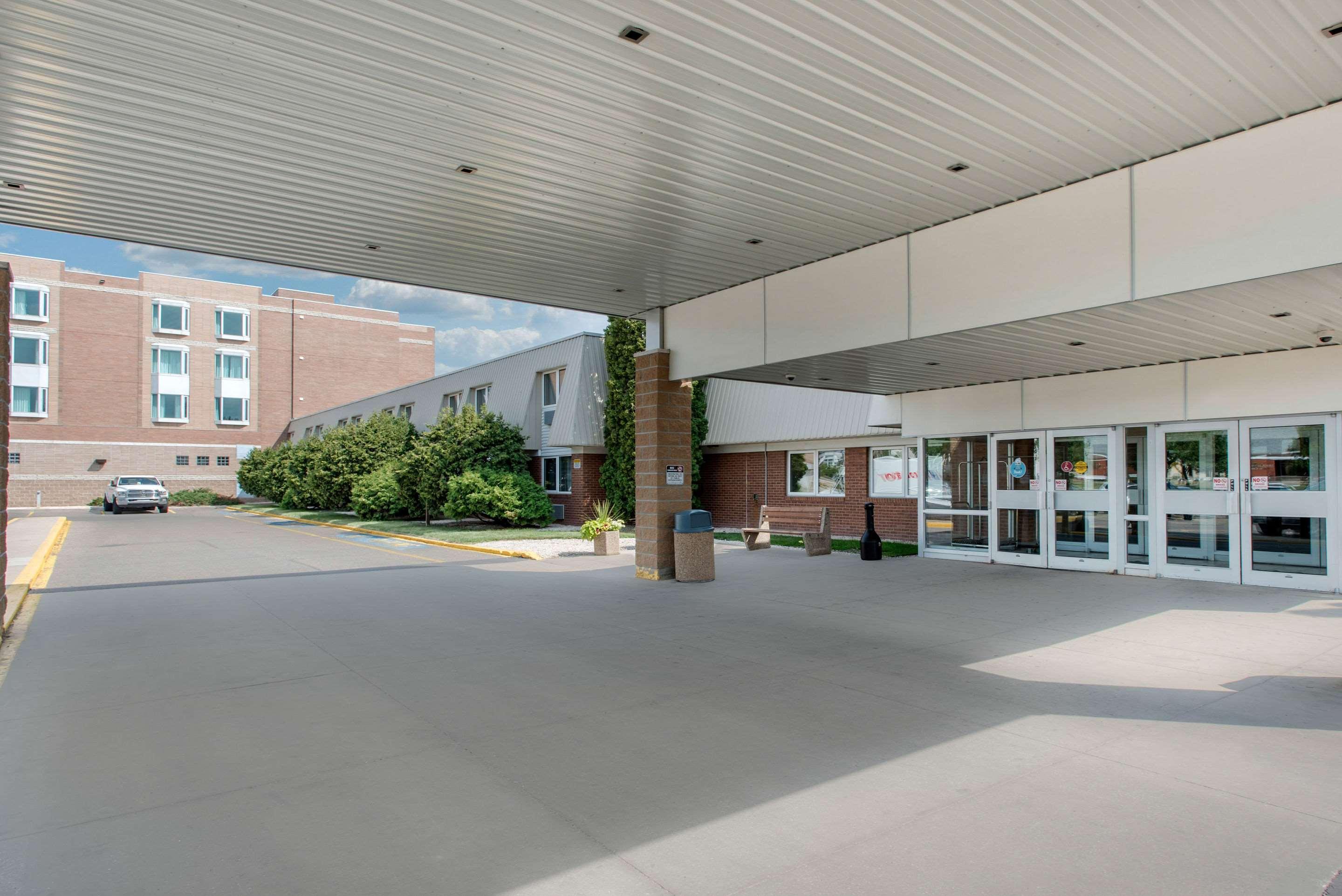 Clarion Hotel&Suites Brandon Esterno foto