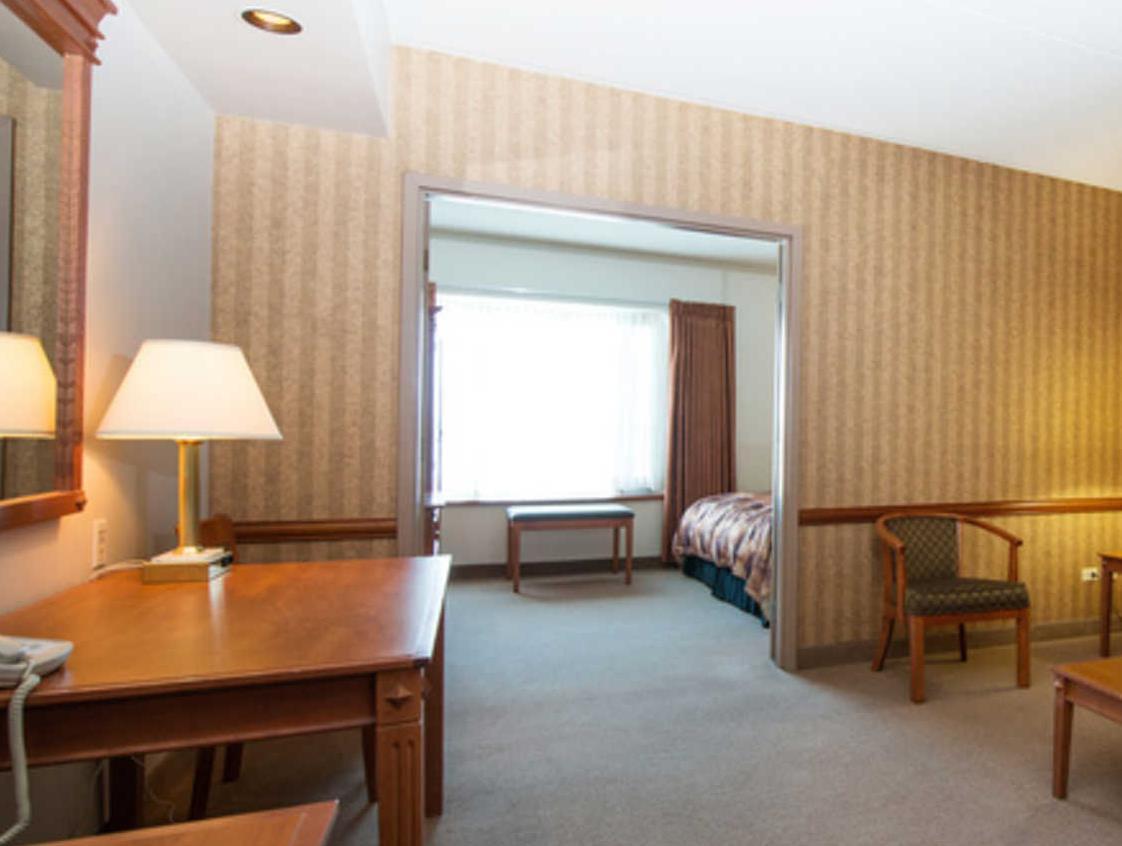 Clarion Hotel&Suites Brandon Esterno foto