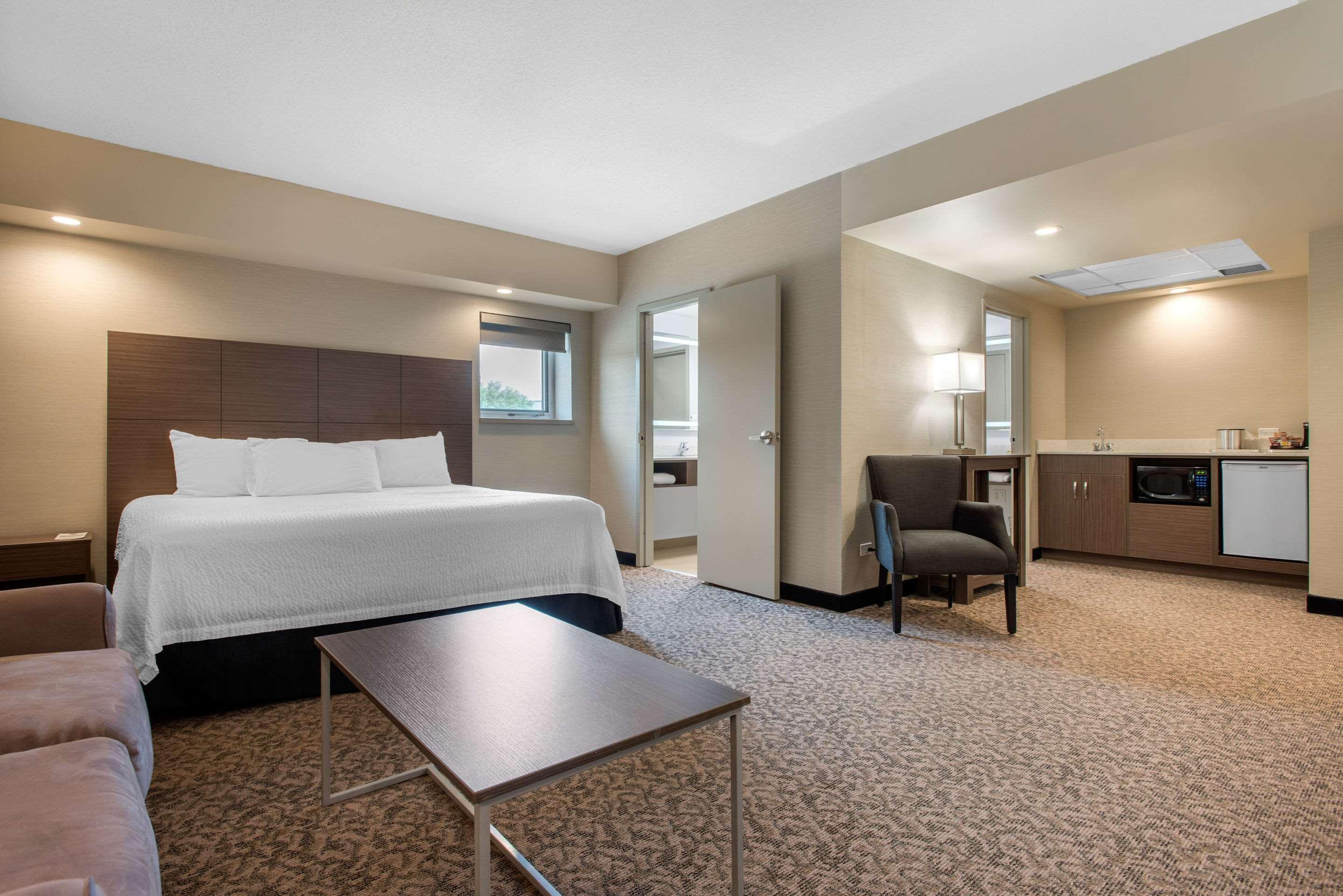Clarion Hotel&Suites Brandon Esterno foto