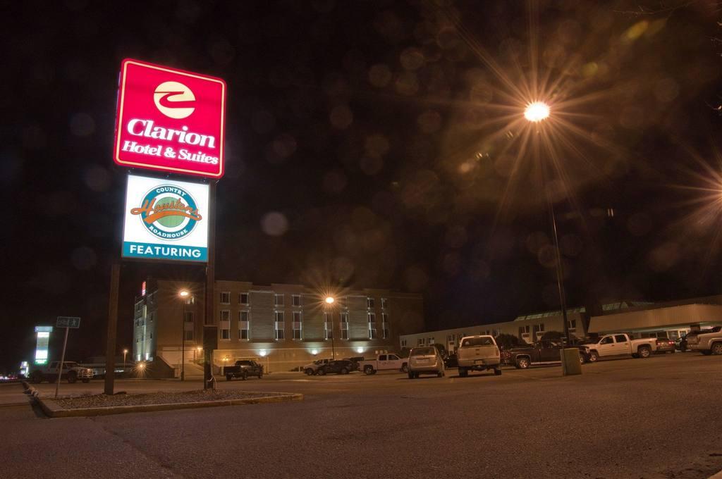 Clarion Hotel&Suites Brandon Esterno foto