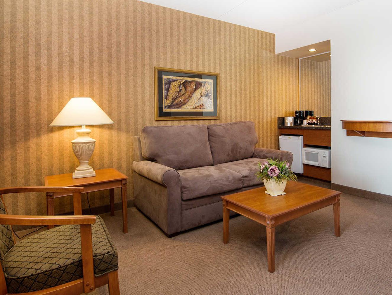 Clarion Hotel&Suites Brandon Esterno foto