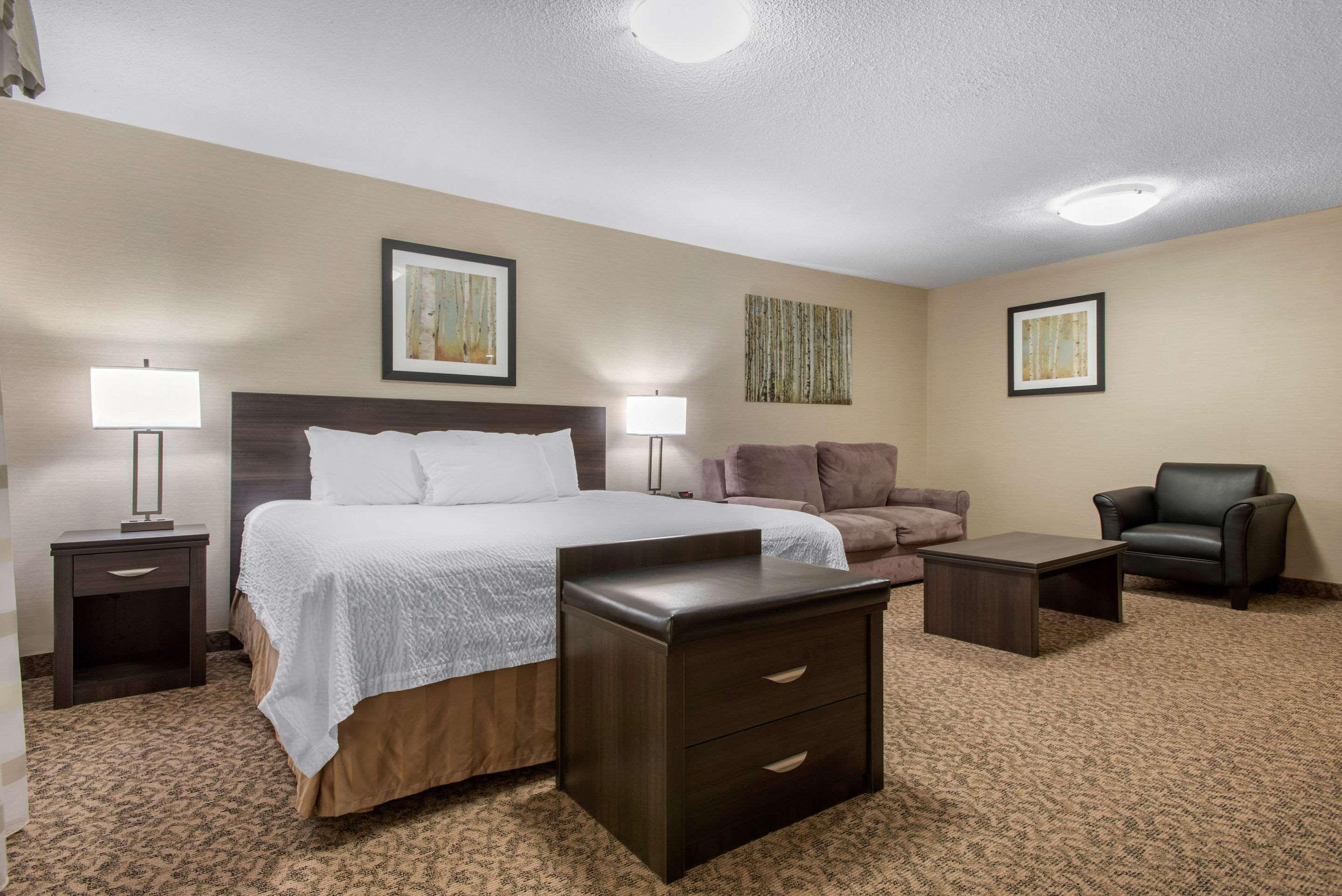 Clarion Hotel&Suites Brandon Esterno foto