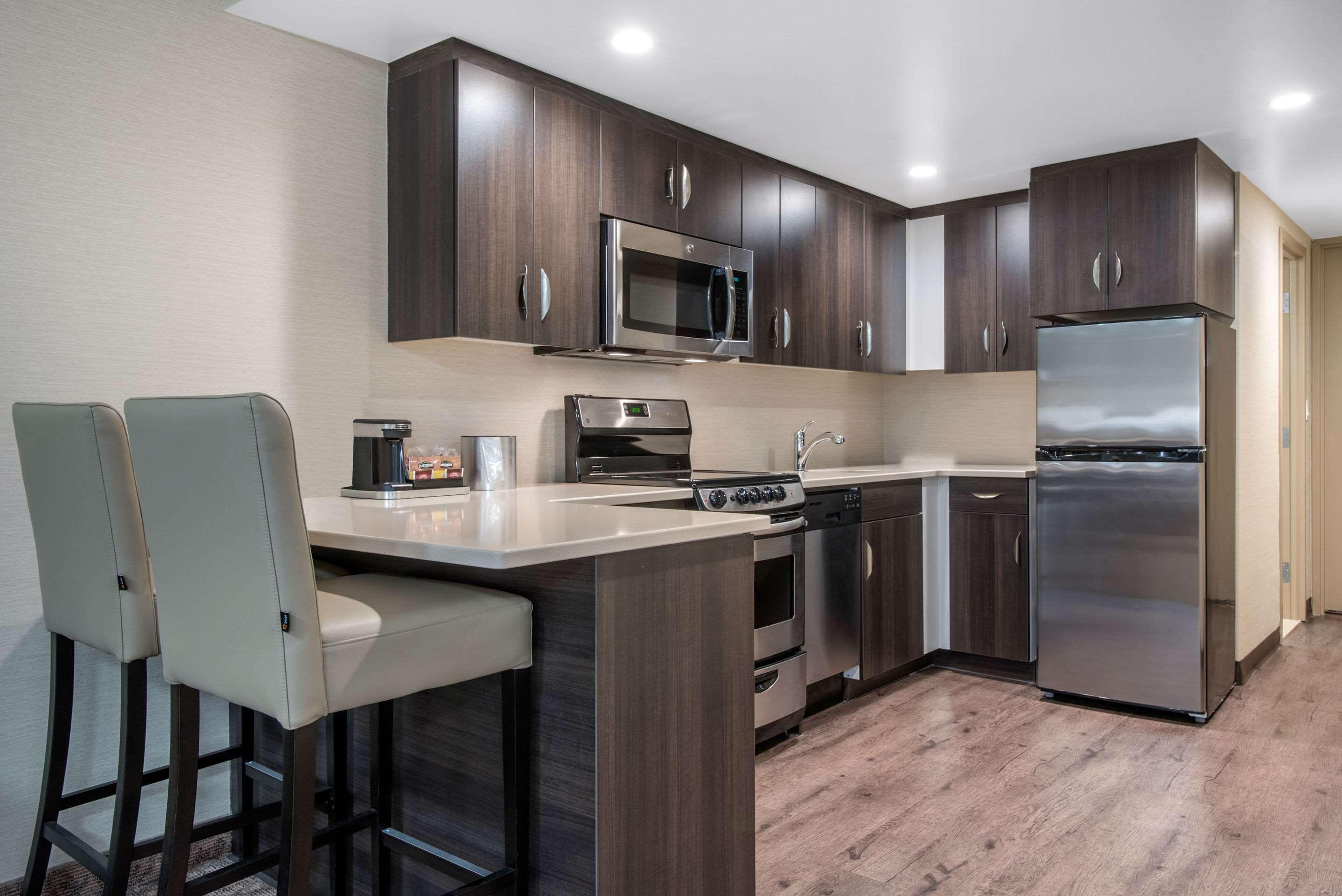 Clarion Hotel&Suites Brandon Esterno foto