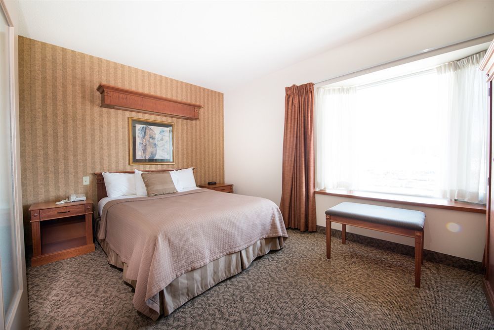 Clarion Hotel&Suites Brandon Esterno foto