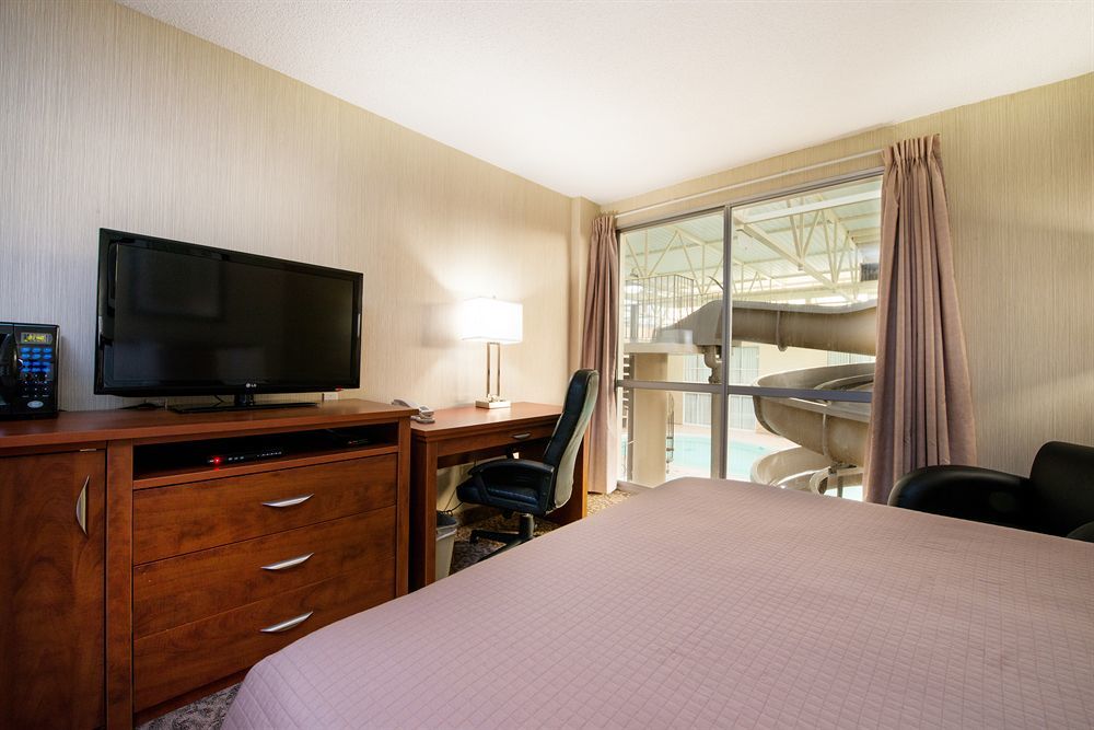 Clarion Hotel&Suites Brandon Esterno foto