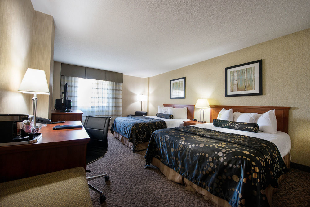 Clarion Hotel&Suites Brandon Esterno foto