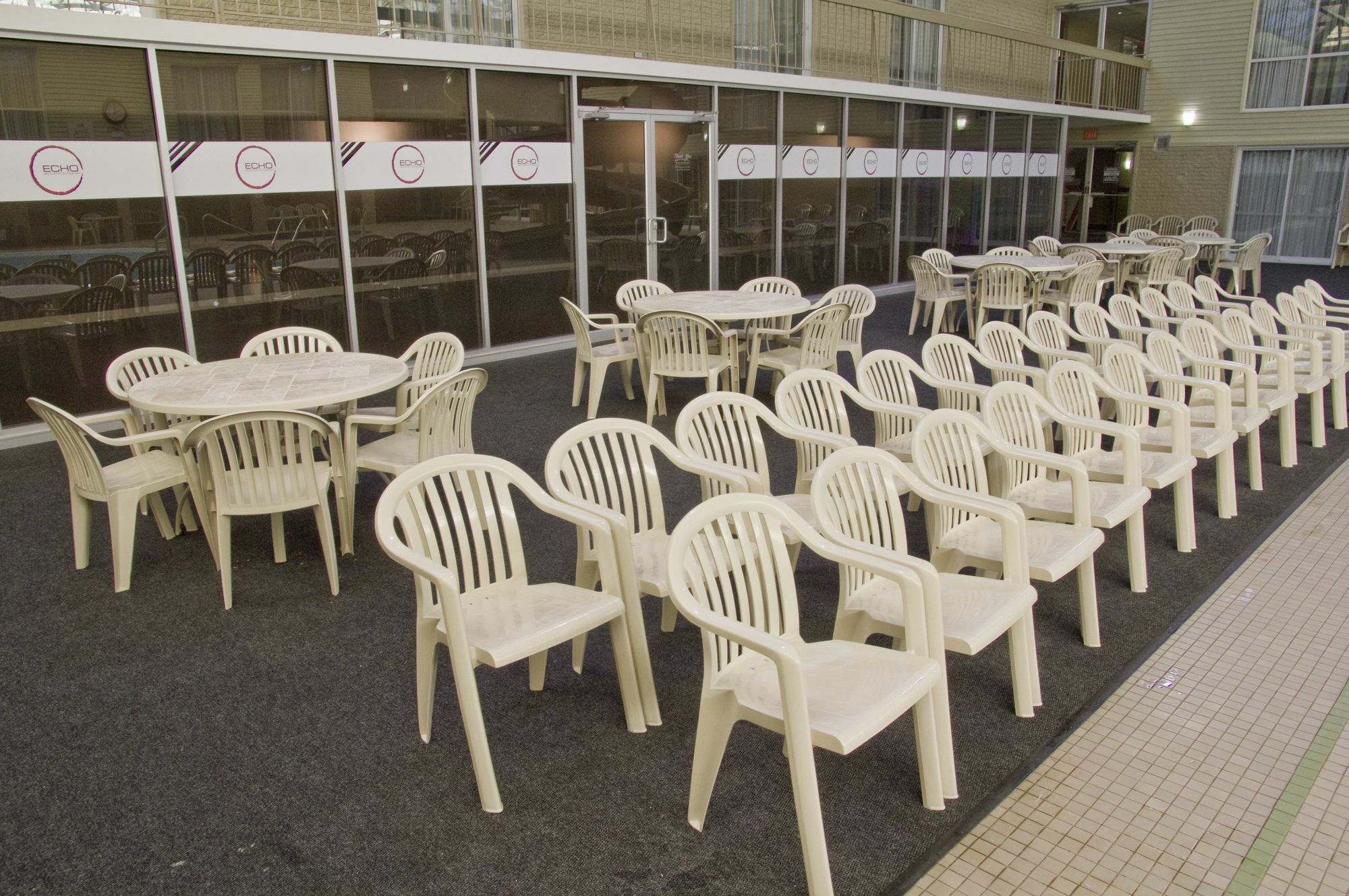 Clarion Hotel&Suites Brandon Esterno foto
