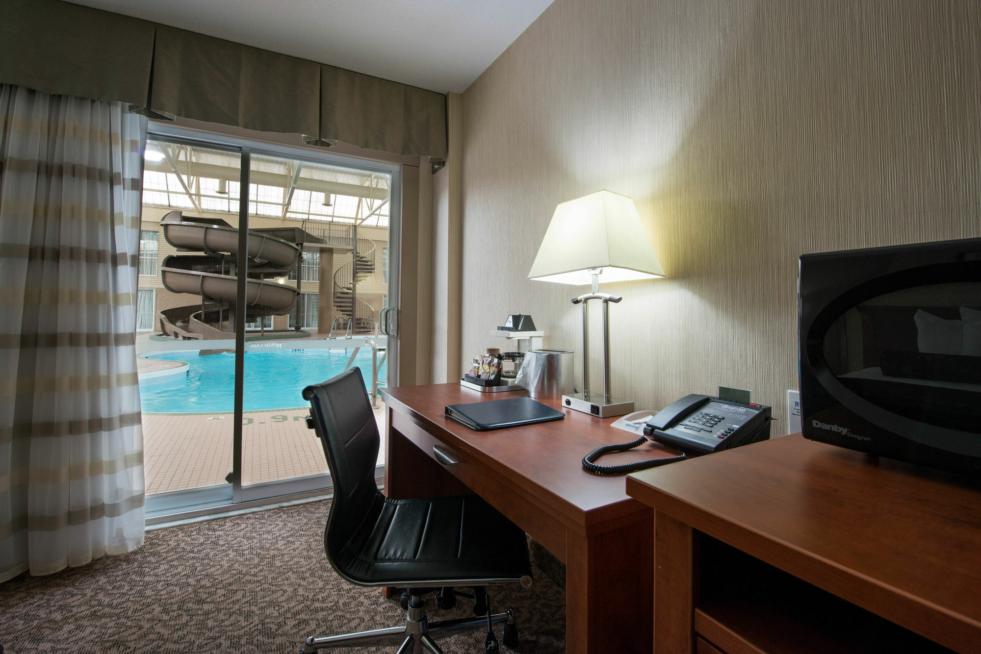 Clarion Hotel&Suites Brandon Esterno foto
